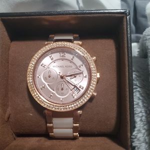 Cute Michael Kors rose gold watch!